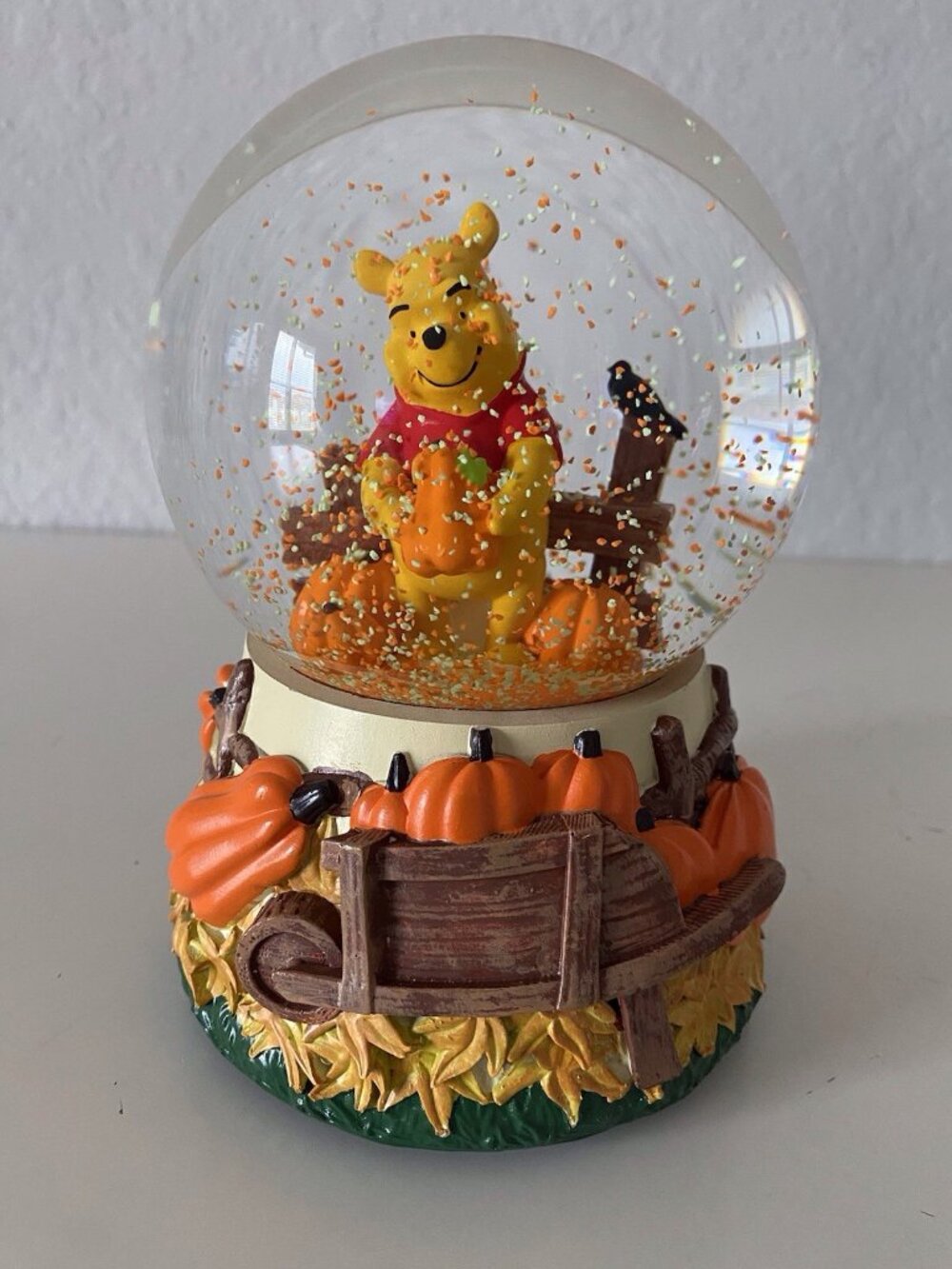 Disney Winnie The Pooh Fall Pumpkin Crow Harvest Musical Snow Globe NO TAGS NEW
